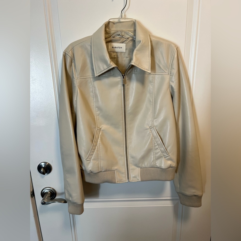 NWOT Aritzia Babaton Arc Bomber Jacket